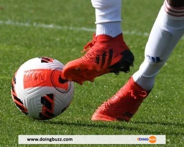 Côte D’ivoire : Un Footballeur S’effondre En Plein Match Et Meurt (Vidéo)