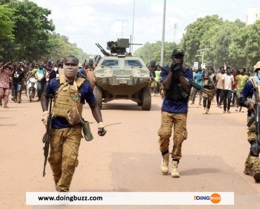 Un nouveau coup d’État au Burkina Faso ? des tirs d’armes lourdes près de la présidence (VIDEO)