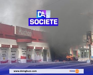 Sénégal:  Le Magasin Auchan De Mermoz Incendié