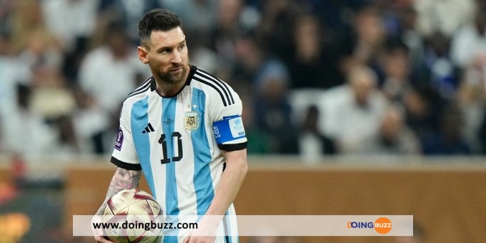 Lionel Messi A Été Visé Par Un Crachat D'Un Joueur Adverse (Vidéo)