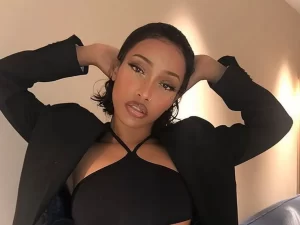 Shay : La Rappeuse Belge Toute Sexy Dans Une Tenue Transparente (Photos)