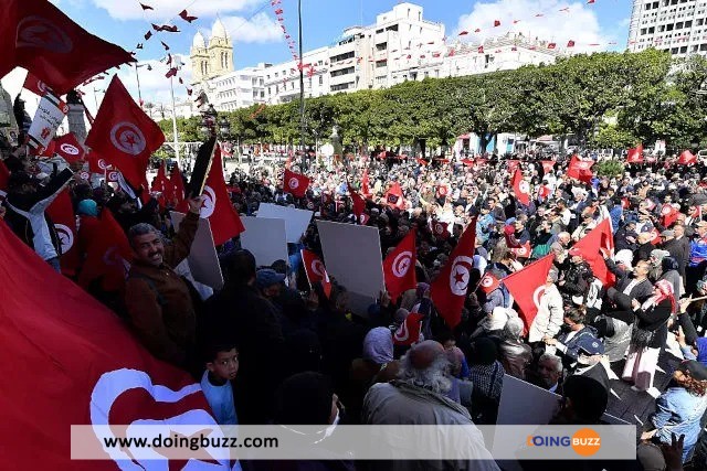 Tunisie : Les Opposants Dans Les Rues Pour Réclamer La Libération De Ses Membres Emprisonnés