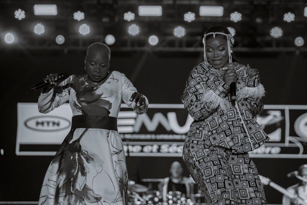 La prestation de Roseline Layo au FEMUA : un succès en demi-teinte selon un critique musical