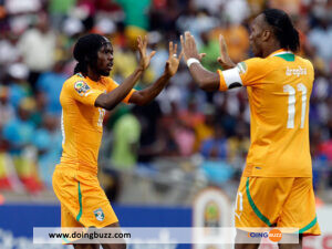 Gervinho En Deuil : Didier Drogba Le Réconforte, L&Rsquo;Image Fait Le Tour Du Web