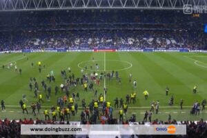 Barça : Les supporters de l’Espanyol ont envahi le terrain pour cette raison (vidéo)
