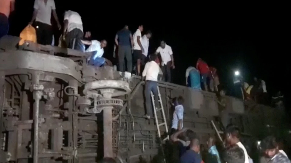 Catastrophe Ferroviaire En Inde : Des Dizaines De Victimes Et De Nombreux Blessés