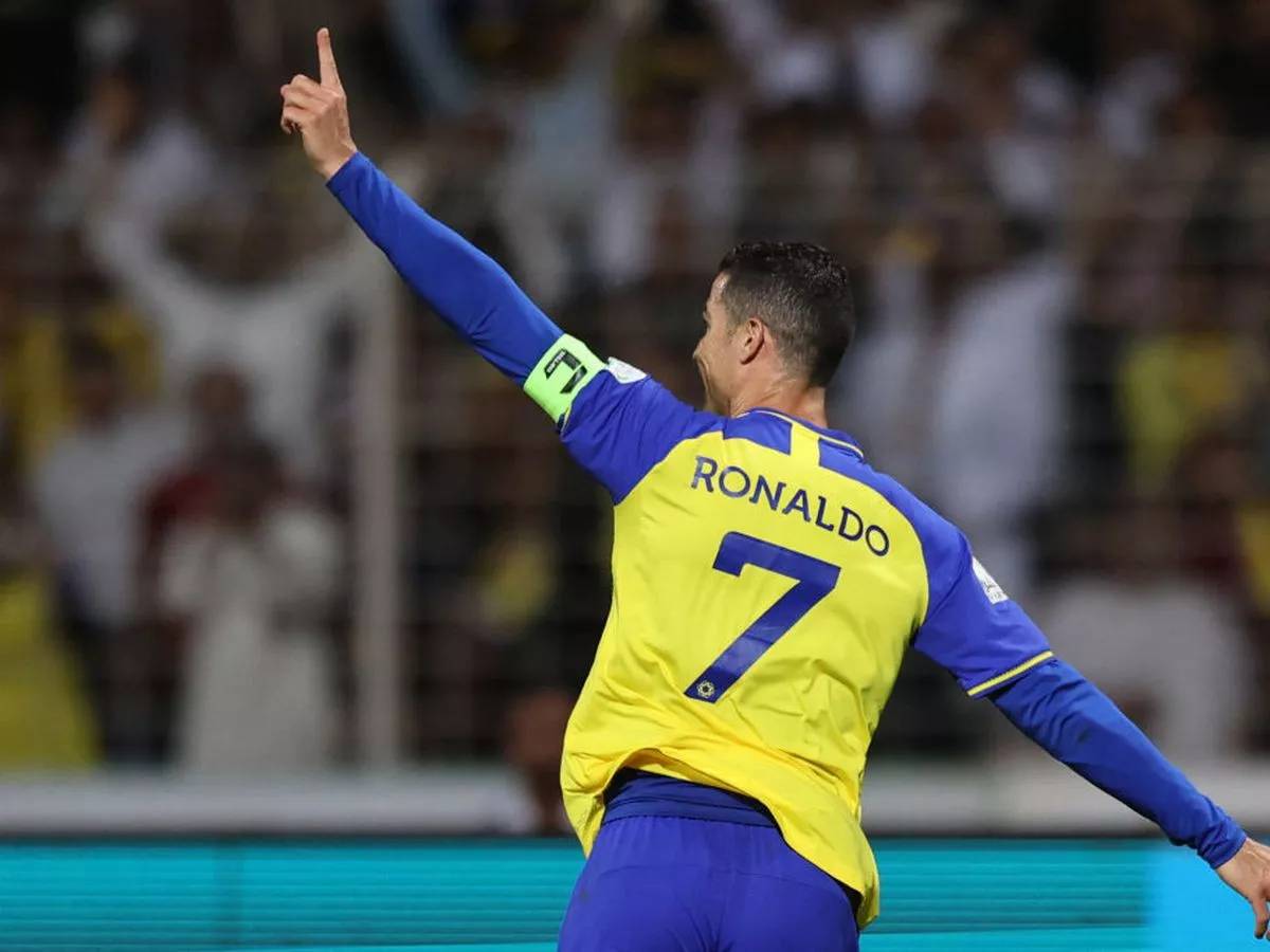 Coup Du Marteau : Cristiano Ronaldo Choque Ses Fans Avec La Danse (Photo)