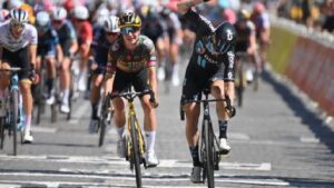 Tour De France Femmes: Une Coureuse Évacuée À L&Rsquo;Hôpital Après Une Chute Inquiétante