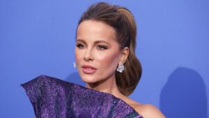 Kate Beckinsale, 50 Ans, Célèbre Son Anniversaire En Mettant En Valeur Ses Jambes Incroyables Dans Une Tenue Hallucinante, Selon Graziain French.