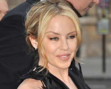 Kylie Minogue Incendiaire Dans Une Robe Moulante Et Outrageusement Transparente – Grazia