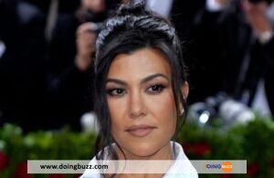 Photos – Kourtney Kardashian Dévoile Fièrement Son Ventre Arrondi En Bikini À Hawaï