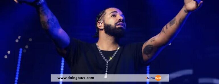 Drake Reçoit Des Soutiens-Gorge En Plein Visage À Chicago (Video)