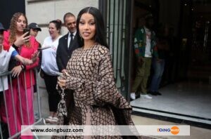 Cardi B Surprend Les Fans Lors De La Fashion Week De Paris (Video)