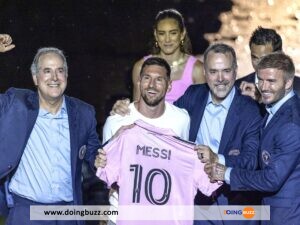 David Beckham Évite De Justesse Une Chute Lors De La Présentation De Lionel Messi À L&Rsquo;Inter Miami