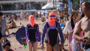 Canicule En Chine : Ruée Sur Le « Facekini » Pour Protéger Le Visage Des Rayons Du Soleil