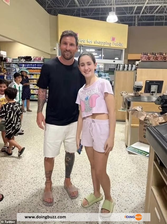 Photos - Lionel Messi Fait Ses Courses Dans Un Supermarché Et Surprend Ses Fans