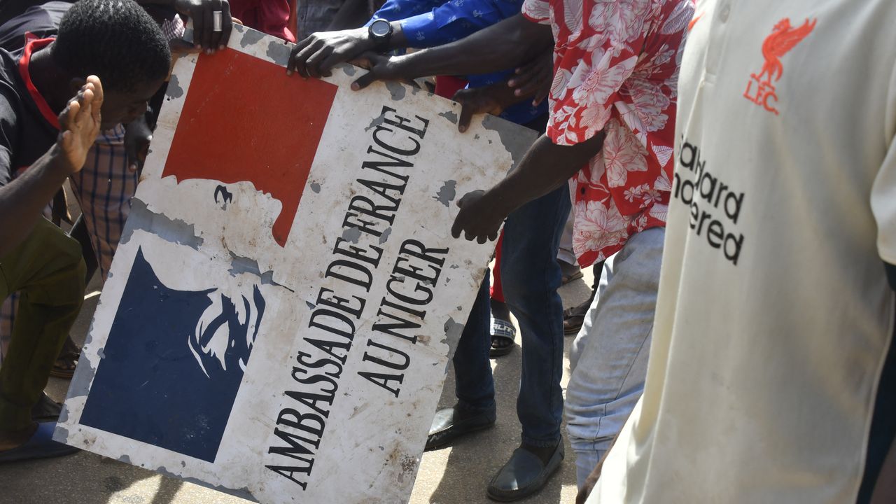 Niger Ambassade De France Manifestation Niamey 30 Juillet 2023 F4D3B6