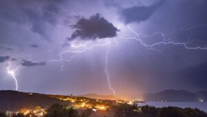 Ces Bons Réflexes Vous Éviteront D&Rsquo;Être Frappés Par La Foudre Lors D&Rsquo;Un Orage