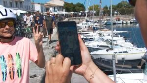 Vidéo – Les Dangers De Publier Des Photos De Vacances Sur Les Réseaux Sociaux