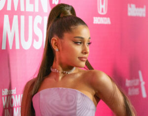 Ariana Grande De Nouveau En Couple : L&Rsquo;Ex Femme De Son Compagnon Ethan Slater Réagit