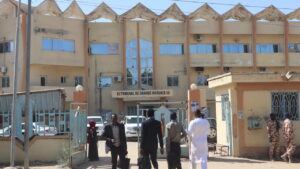 Des Justiciables Désespérés Face Aux Conséquences De La Grève Des Magistrats Au Palais De Justice De Ndjamena