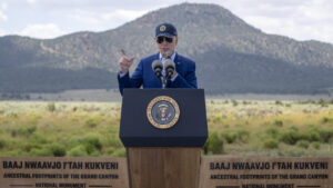 Biden Établit Une Zone Protégée Au Grand Canyon Et Soutient Sa Politique Climatique