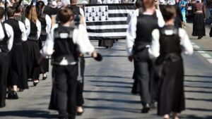 Le Festival Interceltique De Lorient Célèbre Les Cent Ans Du «Gwenn Ha Du»