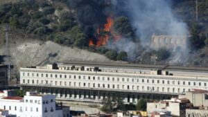 Espagne : Le Vent Entrave La Maîtrise De L&Rsquo;Incendie À La Frontière Avec La France