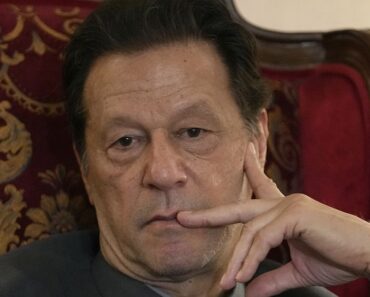 Pakistan : Imran Khan, Ancien Premier Ministre, Est Condamné Pour Corruption Et Arrêté
