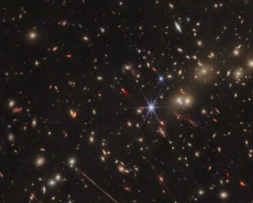 Le Télescope Spatial Capture L&Rsquo;Image D&Rsquo;Un Gigantesque Amas De Galaxies