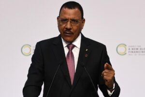 La junte envisage de « poursuivre » le président Mohamed Bazoum pour « haute trahison »