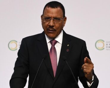 La junte envisage de « poursuivre » le président Mohamed Bazoum pour « haute trahison »