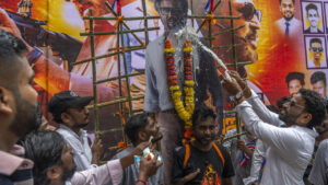 Les Fans En Ébullition Pour Le Retour Au Cinéma De La Superstar Rajinikanth