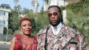 Burna Boy Enflamme La Scène Avec Sa Mère