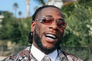 Burna Boy Fait Sensation Sur Scène Avec Sa Mère (Photo)