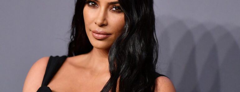 Kim Kardashian : L&Rsquo;Influenceuse Encourage Ses Fans À Faire Des « Sacrifices »