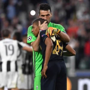 Kylian Mbappé Adresse Un Joli Message À Gianluigi Buffon !