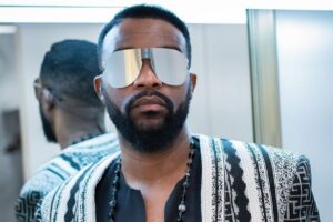 Video – Fally Ipupa En Larmes Aux Funérailles De Gauthier Ewing