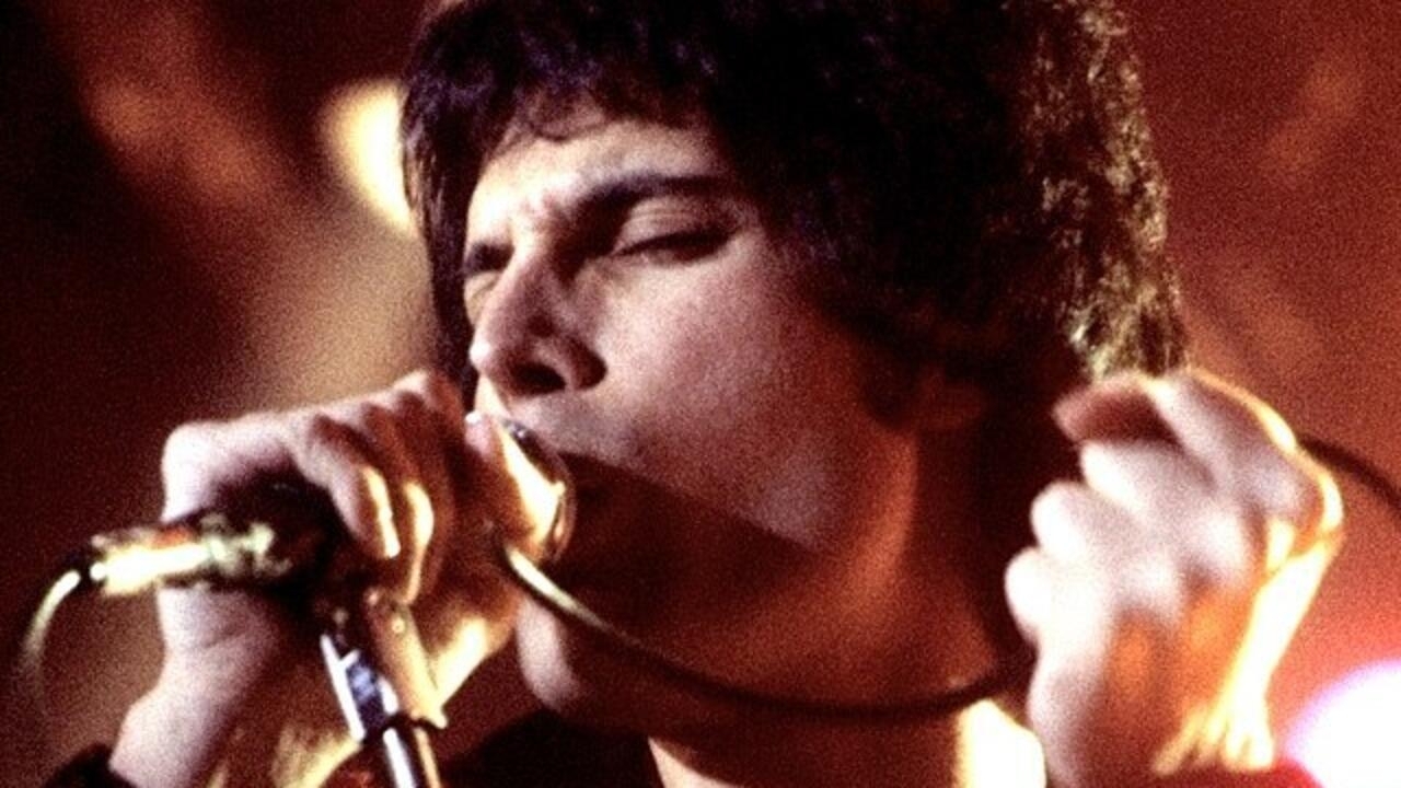 Freddie Mercury Performing In New Haven Ct November 1977 Cropped