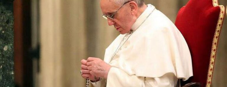 Le Pape François Gravement Souffrant : « Je Ne Peux Pas Lire À Cause De… »