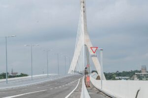 Le Pont Alassane Ouattara, Un Nouveau Lieu De Pèlerinage : Deux Femmes Musulmanes Aperçues En Train De… (Photos)