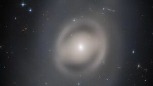 Capture De L&Rsquo;Image D&Rsquo;Une Mystérieuse Galaxie Fantôme Dans L&Rsquo;Espace Profond Par Hubble