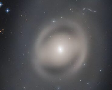 Capture De L&Rsquo;Image D&Rsquo;Une Mystérieuse Galaxie Fantôme Dans L&Rsquo;Espace Profond Par Hubble