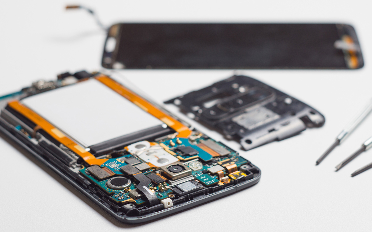 Reparation Smartphone Ouvert - Apple Ne Prévoirait Pas De Batterie Amovible, Ce Qui Forcerait La Firme À Quitter L'Europe