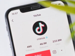 Une Nouvelle Tendance Qui Fait Beaucoup Parler Sur Tiktok : Elle Implique L&Rsquo;Utilisation De La Tête Des Enfants Pour…