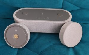 Une Mini Barre De Son Bluetooth Totalement Autonome Qui Offre Une Excellente Spatialisation De La Musique Et Des Bandes Sonores Des Vidéos.