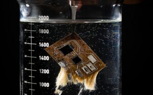 Ces Circuits Imprimés Recyclables Se Dissolvent Dans L’eau Pour Réduire Les Déchets Électroniques