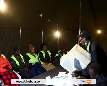 <span class="label A la Une">A la Une</span> Zimbabwe : des dizaines d’observateurs électoraux arrêtés