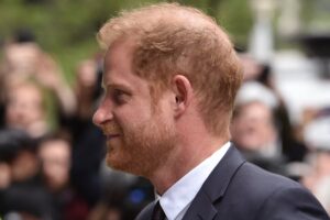 Prince Harry : Retouches Ou Chirurgie Plastique ? Ce Détail Sur Sa Dernière Photo Qui Soulève Des Questions