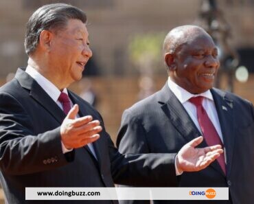 Sommet des BRICS 2023 : Xi Jinping décoré par Cyril Ramaphosa